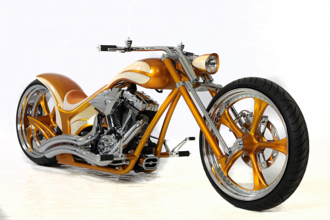 Обои картинки фото мотоциклы, customs, кастомизированный, тюнингованый, мотоцикл, крутой, байк, железный, конь, который, даёт, свободу, ветер, в, лицо, и, волосы, по, ветру