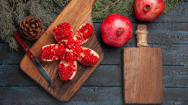 Обои картинки фото еда, гранат, шишка, зерна, нож