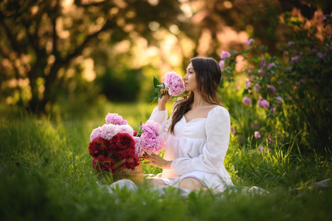 Обои картинки фото девушка - girl, девушки, - брюнетки,  шатенки, девушка, женщина, брюнетка, темноволосая, сексуальная, модель, звезда, позирует, разная, обувь, верхняя, стильная, одежда, нижнее, эротическое, бельё, трусы, лифчик, колготки, чулки, аксессуары, макияж, и, множество, элементов, на, фотографии