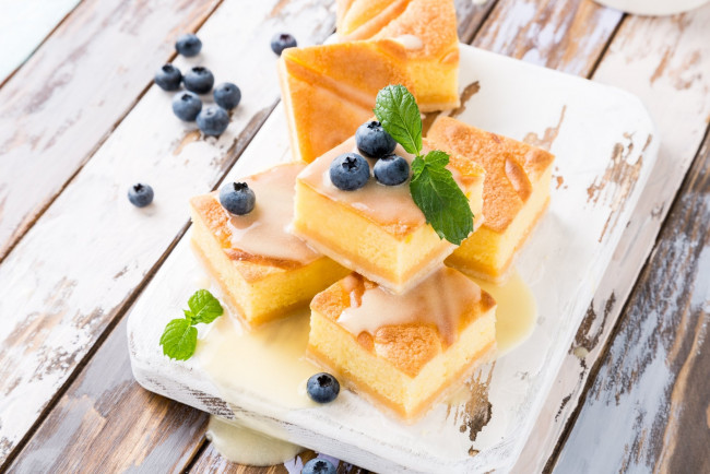 Обои картинки фото еда, пирожные,  кексы,  печенье, черника, мята