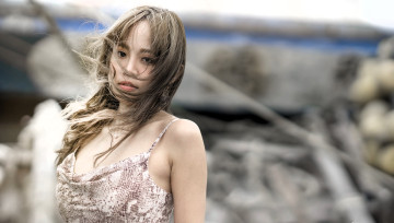 Картинка девушки -+азиатки русая платье ветер