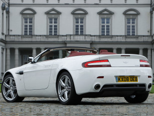 Картинка aston martin v8 vantage roadster 2009 автомобили