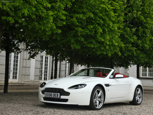 Обои картинки фото aston, martin, v8, vantage, roadster, 2009, автомобили