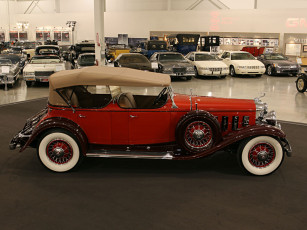 Картинка автомобили выставки уличные фото