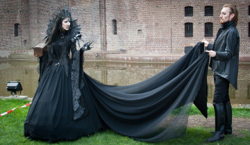 Картинка разное маски карнавальные костюмы колдунья черное платье слуга