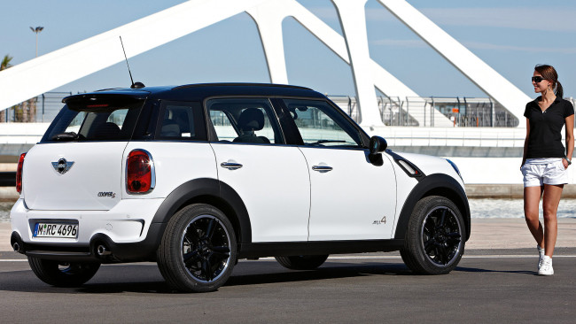 Обои картинки фото mini, countryman, автомобили, авто, девушками, british, motor, corporation, великобритания