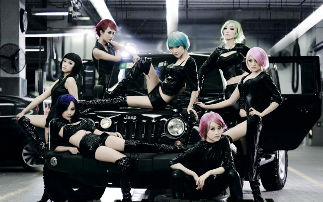 Обои картинки фото автомобили, авто, девушками, джип, девушки