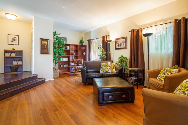 Обои картинки фото интерьер, гостиная, кресла, диван, стол