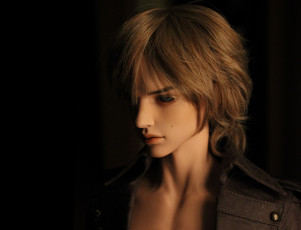 Картинка разное игрушки чёрный фон кукла парень