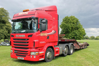 Картинка автомобили scania+ выставка улица тягач седельный тяжелый грузовик