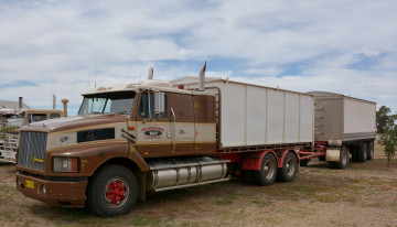 Картинка автомобили international тягач седельный грузовик тяжелый