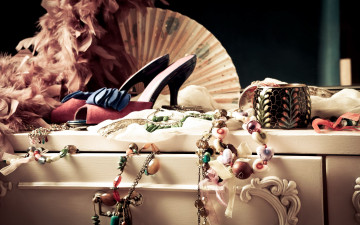 Картинка разное украшения +аксессуары +веера бусы перья боа веер