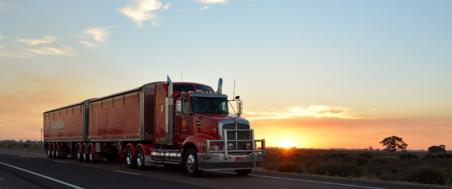 Обои картинки фото автомобили, kenworth, седельный, грузовик, тяжелый, тягач