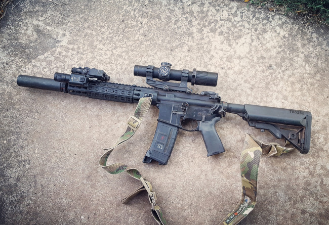 Обои картинки фото оружие, автоматы, оптика, глушитель, штурмовая, винтовка, ремень