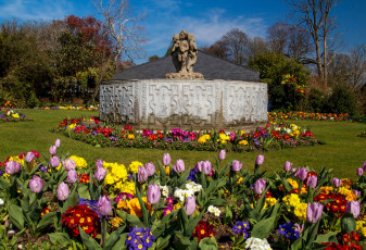 Картинка разное садовые+и+парковые+скульптуры деревья трава цветы