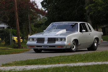 Картинка автомобили выставки+и+уличные+фото olds