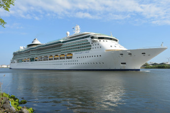 Картинка serenade+of+the+seas корабли лайнеры лайнер круиз