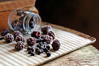 Картинка еда фрукты +ягоды банка ежевика ягоды