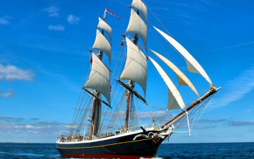 Картинка корабли парусники облака водоем