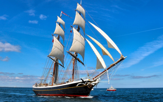 Обои картинки фото корабли, парусники, облака, катер, водоем