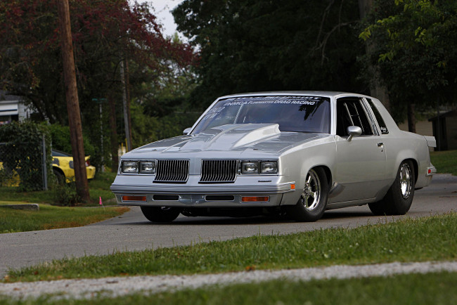 Обои картинки фото автомобили, выставки и уличные фото, olds