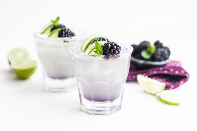 Обои картинки фото еда, напитки, вкусный, лед, ягоды, напиток, холодный
