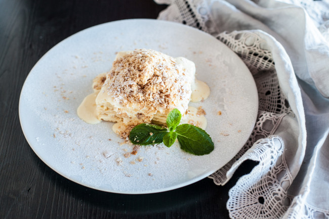 Обои картинки фото еда, пирожные,  кексы,  печенье, мята, печенье, пирожное