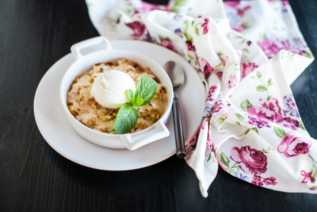 Обои картинки фото еда, вторые блюда, зелень, сметана, второе, блюдо