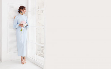 Картинка музыка сати+казанова певица платье цветы букет окно