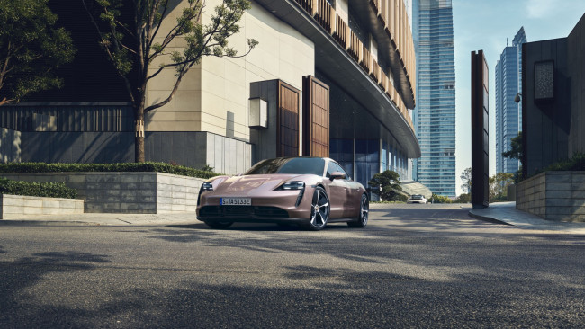 Обои картинки фото 2020 porsche taycan, автомобили, porsche, электромобиль, 2020, taycan, город