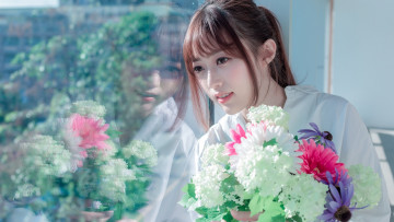 Картинка девушки -+азиатки азиатка окно букет