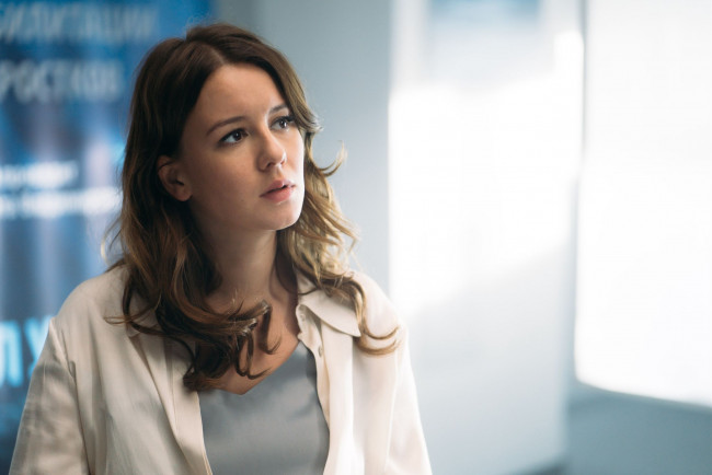 Обои картинки фото кино фильмы, медиатор , сериал, женщина, шатенка, рубашка