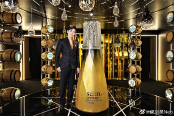 Картинка мужчины hou+ming+hao актер костюм флакон бочонки