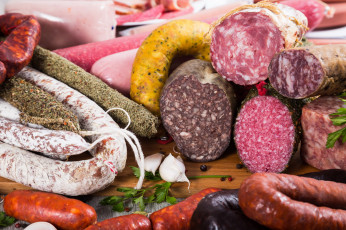 Картинка еда колбасные+изделия чеснок колбаса копченая ассорти