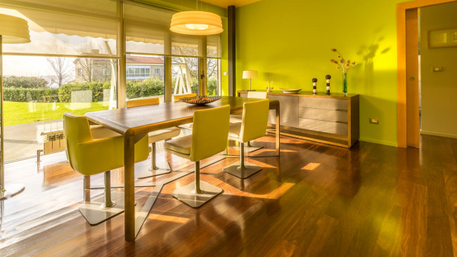 Обои картинки фото интерьер, столовая, люстра, стол, стулья