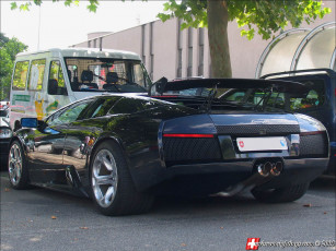 Картинка автомобили выставки уличные фото