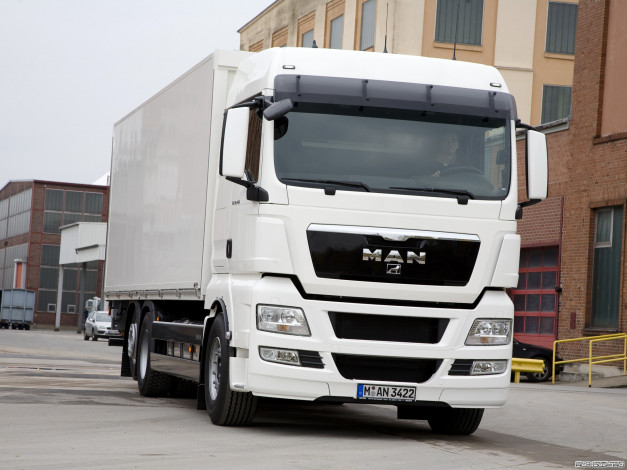 Обои картинки фото автомобили, man