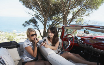 Картинка автомобили авто девушками