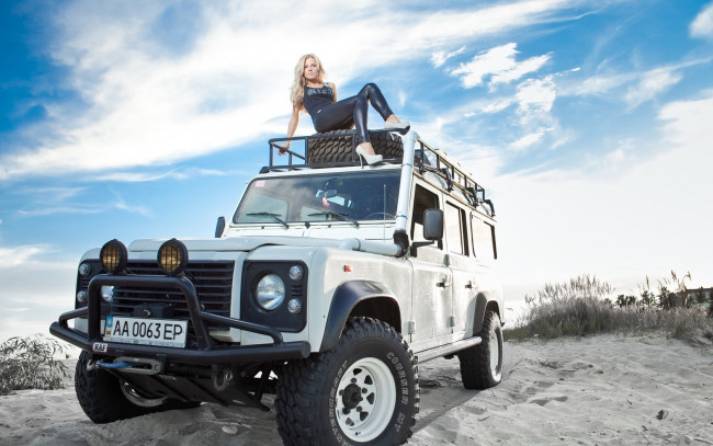 Обои картинки фото автомобили, авто, девушками, джип