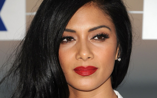 Обои картинки фото Nicole Scherzinger, девушки, , , алые, губы, черные, волосы