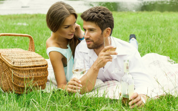 обоя разное, мужчина женщина, бокалы, корзина, влюбленные, вино, парень, девушка, травка, природа