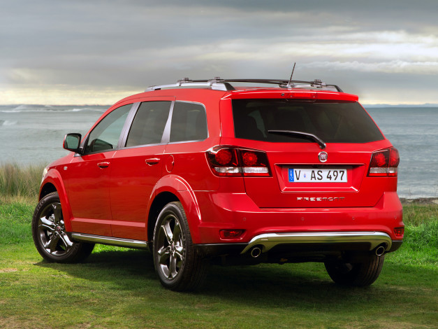 Обои картинки фото автомобили, fiat, красный, 345, 2014г, crossroad, freemont