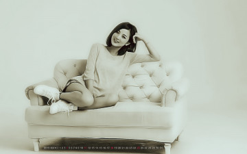 Картинка календари компьютерный+дизайн сидит девушка диван азиатка 2019 calendar улыбка женщина