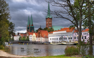 Картинка города -+католические+соборы +костелы +аббатства любекский кафедральный собор любек вечер закат городской вид шлезвиг-гольштейн германия