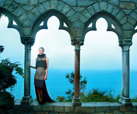 Картинка девушки saoirse+ronan море терраса платье