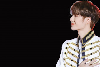 Картинка мужчины wang+yi+bo актер певец костюм