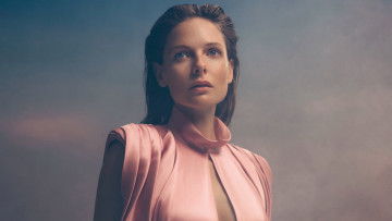 Картинка девушки rebecca+ferguson взгляд