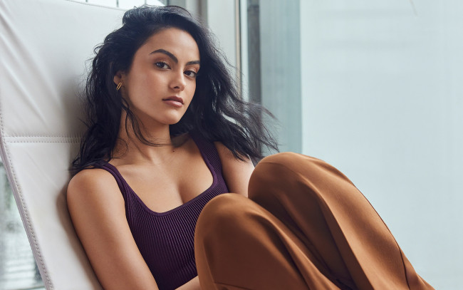 Обои картинки фото девушки, camila mendes, декольте