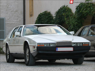 Картинка автомобили выставки уличные фото