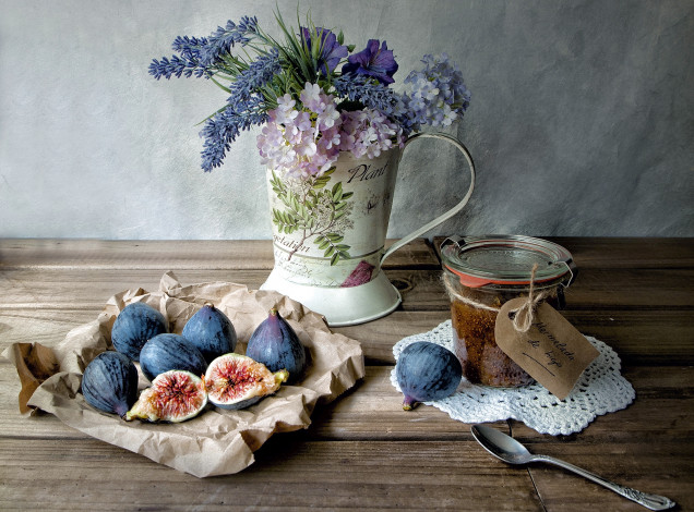 Обои картинки фото еда, натюрморт, ложка, инжир, мармелад, букет, гортензия, лаванда